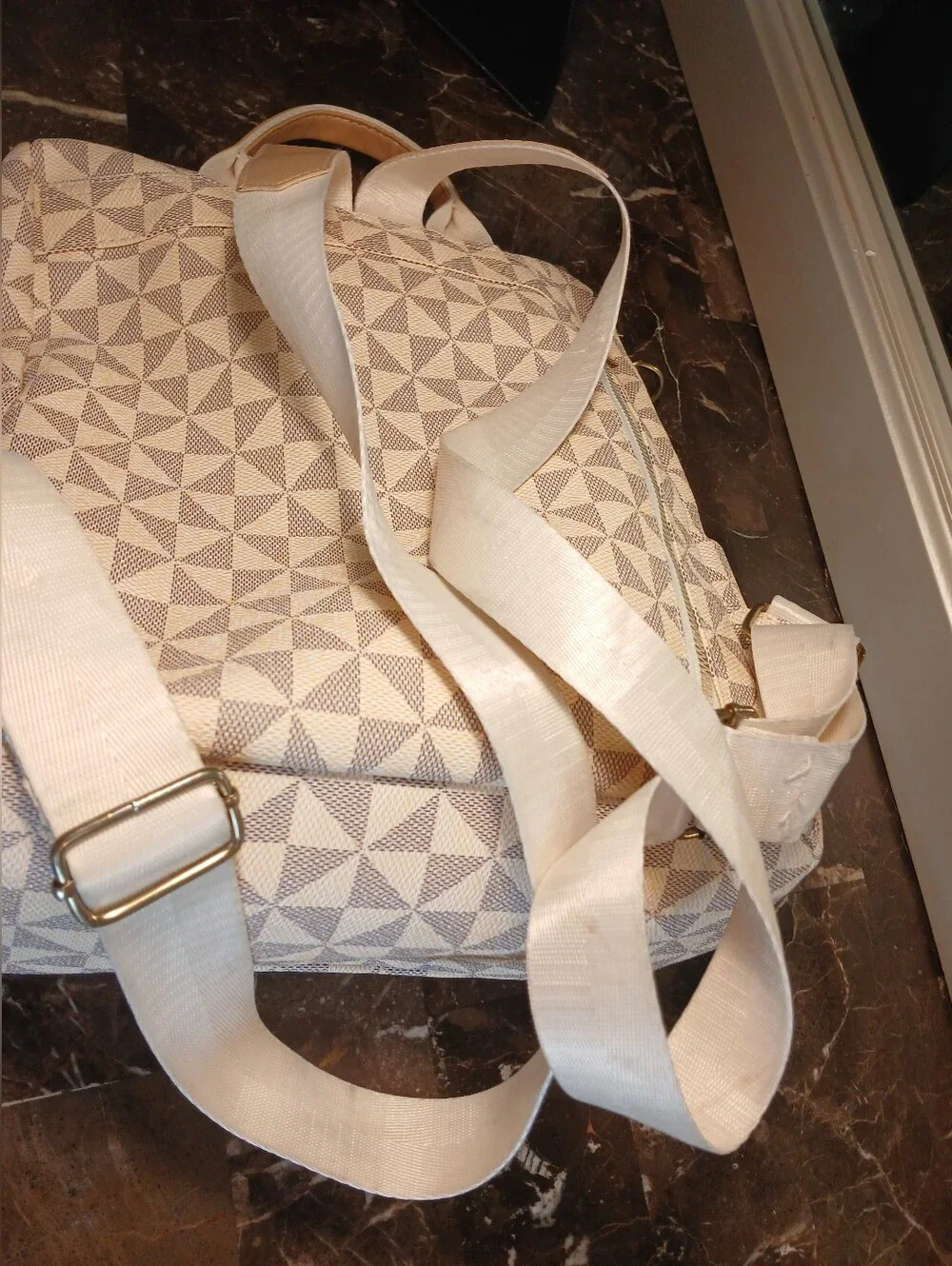 N/A chic cream